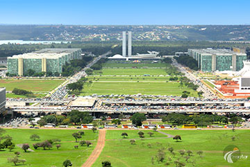 Brasília - Vista aérea do eixo monumental leste, em cima da torre de TV