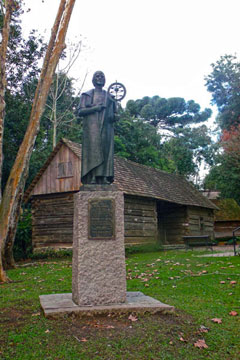 Curitiba - Bosque do Papa - Estátua de Nicolau Copérnico