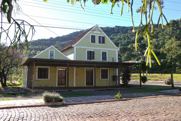 Morro Reuter - Casa datada de 1942