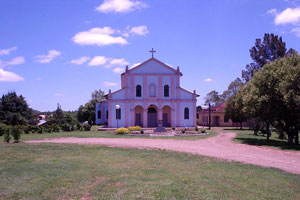 Ouro - Igreja no Distrito de Santa Lúcia<br /><span>Crédito: brasiladentro.com.br</span>